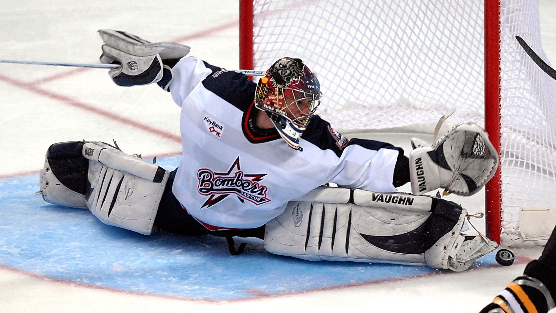 中国米兰官方-“东桃花岛赛场：缆绳滑水展现飞翔与技巧的完美结合”